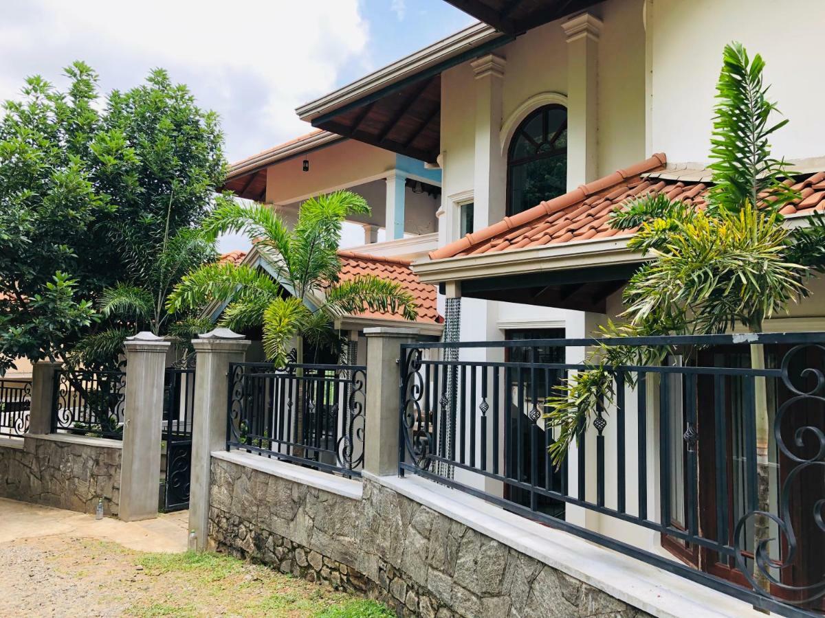 The Heaven'S Villa Kandy Exterior photo